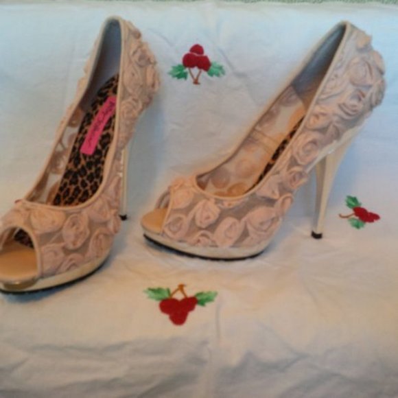 Betsey Johnson - blush pink roses peep toe and silver chrome platform and heels - Picture 2 of 3